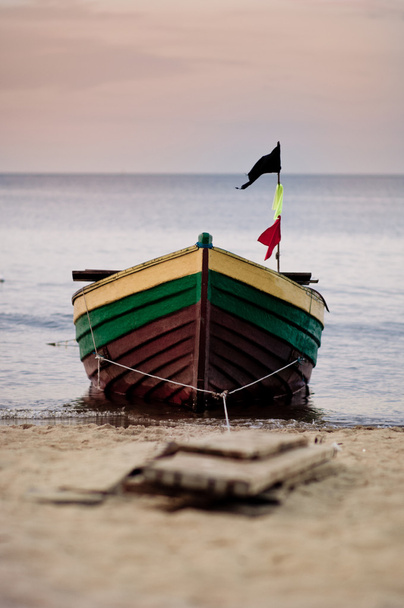 barco de pesca en la playa, mar báltico
 - Foto, Imagen
