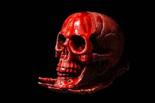 Calavera humana manchada de sangre sobre fondo negro - Foto, imagen