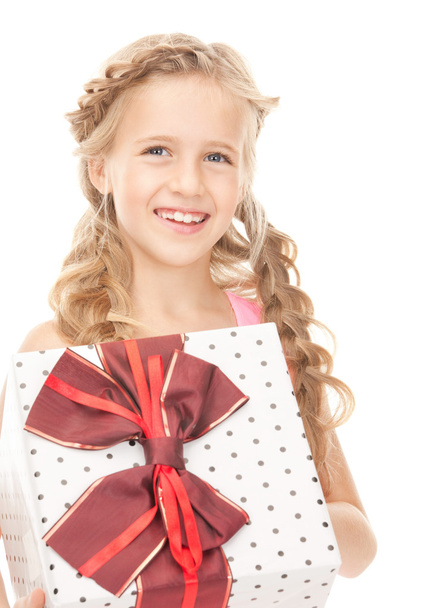 Happy little girl with gift box - Foto, imagen