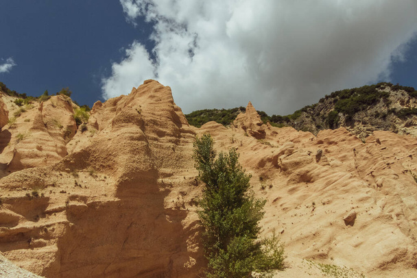 The clouds over the Canyon of the Lame Rosse near Lake Fiastra in the Marche Region - Foto, Imagen