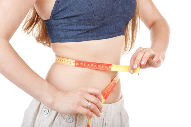 Girl measuring her waist - Foto, afbeelding