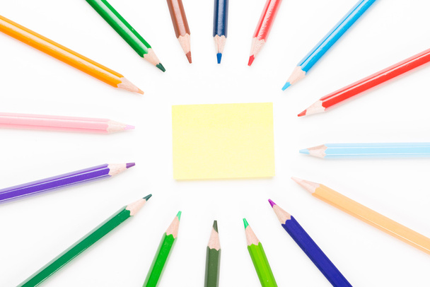 Colored pencil with postit - Φωτογραφία, εικόνα