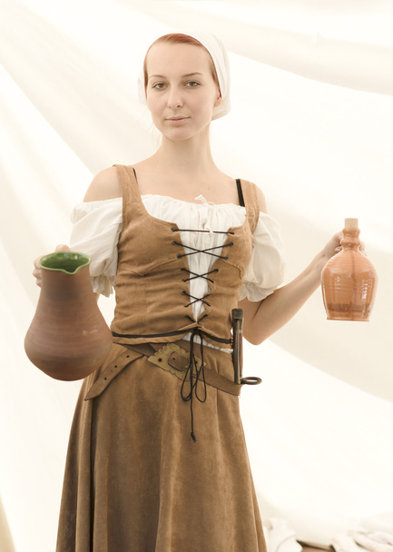 középkori ruhás nő - Fotó, kép