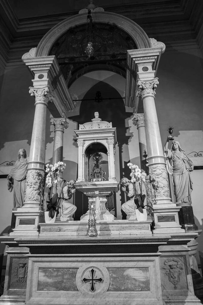 De kerk van San Francesco of heiligdom van het eucharistisch wonder is gehecht aan het gelijknamige klooster van de minderbroeders klooster. Het bevat de beroemde relikwieën van het eucharistische wonder van Lanciano. - Foto, afbeelding