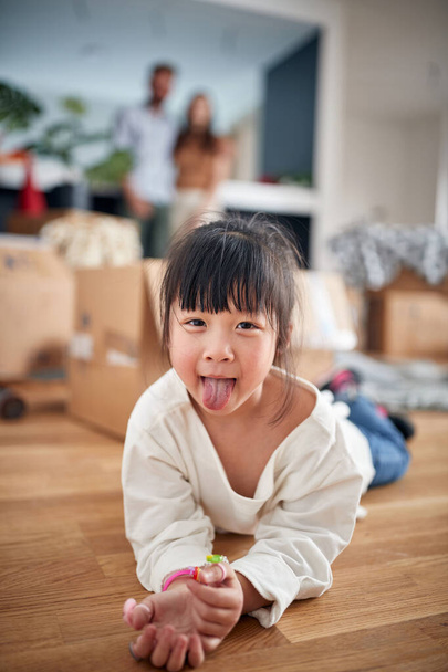 Portrait of a happy chinese preschool girl moving in to new place - Фото, зображення