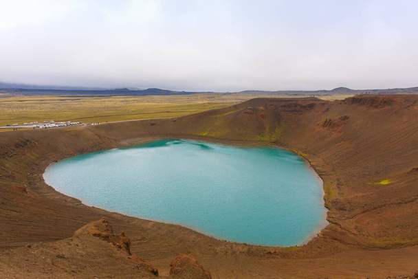 Viti kráter zöld tó belsejében. Krafla Viti Crater, Izland - Fotó, kép