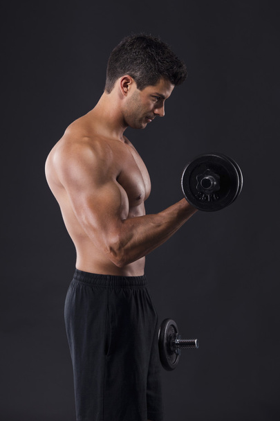 Muscular man lifting weights - Zdjęcie, obraz