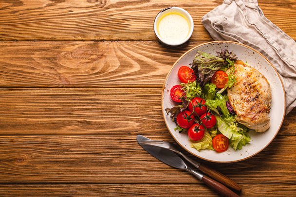 Healthy salad with grilled chicken breast copy space - Фото, зображення