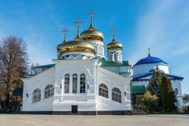 Raifan luostarin kolmoiskatedraali, Tatarstanin tasavalta, Venäjä. - Valokuva, kuva