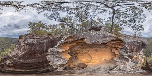 Fotografia panorâmica esférica de Glenbrook Creek do penhasco nas Montanhas Azuis em Nova Gales do Sul na Austrália - Foto, Imagem