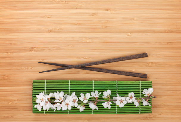 Палочки и ветвь сакуры
 - Фото, изображение