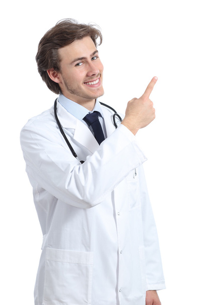 Doctor man presenting an advice pointing at side - Fotoğraf, Görsel