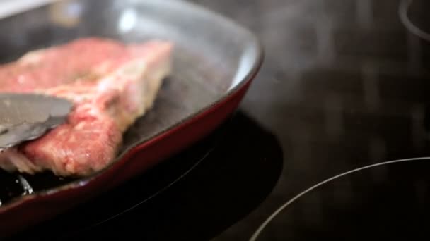 Cooking Healthy Lean T-Bone Steak Hot Griddle - Materiał filmowy, wideo
