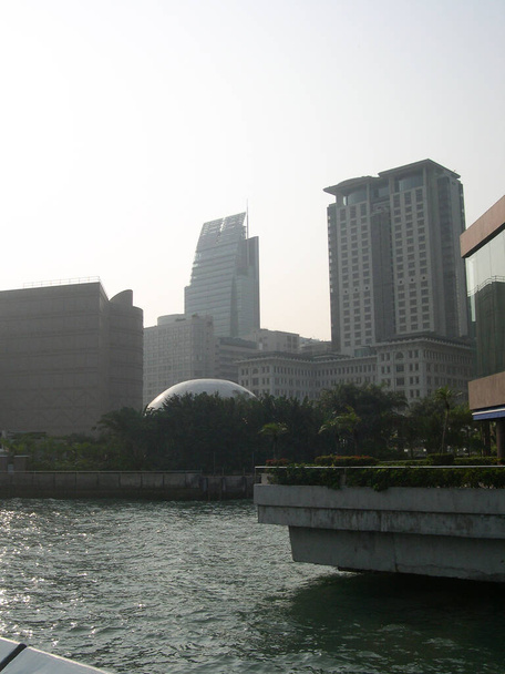 11 june 2004  hotel at Tsim Sha Tsui, Kowloon, close to many tourist attractions - 写真・画像