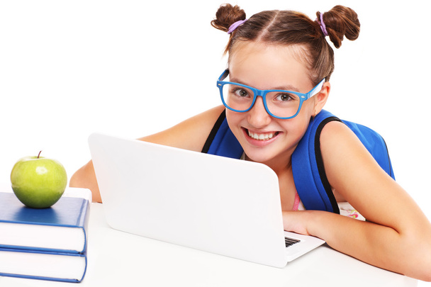 Smart Schulmädchen mit Laptop - Foto, Bild