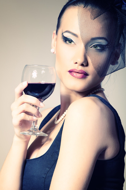Woman in veil  with wine - Foto, Imagem