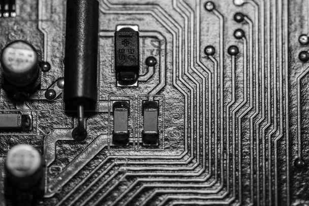 ottobre 2021. Primo piano dei diversi circuiti su una scheda madre del computer. - Foto, immagini