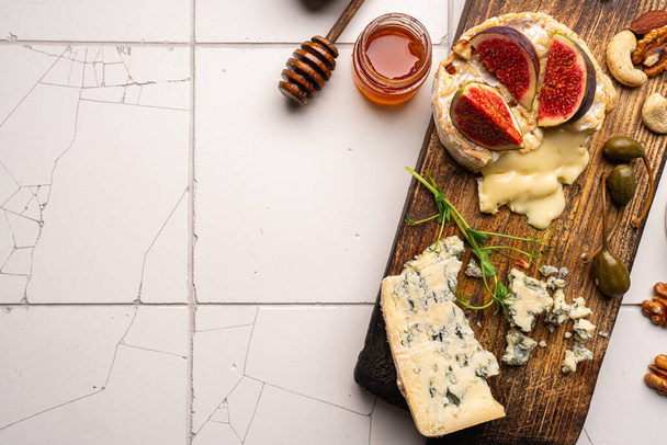Queijo Brie com figos frescos - Foto, Imagem
