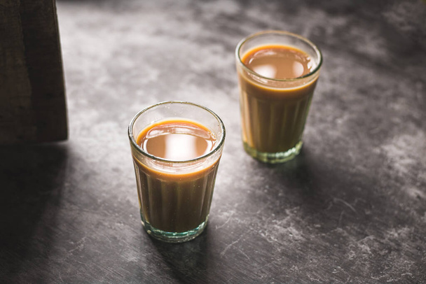 Indiase chai in glazen bekers - Foto, afbeelding