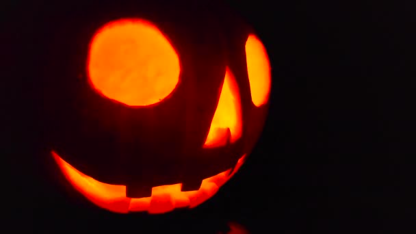 Close-up on a Jack O' Lantern glowing in the dark. - Footage, Video