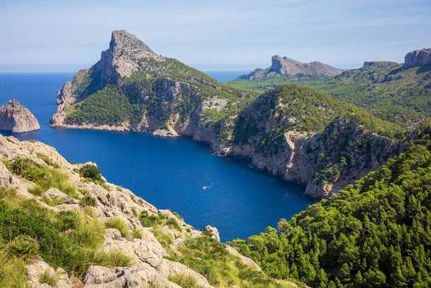 krásná majorská krajina s skalnatým pobřežím, Mallorca, Španělsko - Fotografie, Obrázek
