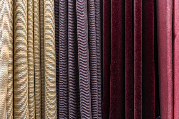 Conjunto de tejidos densos multicolores de textura uniforme. - Foto, imagen