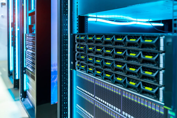 Pannello di server moderni nel data center - Foto, immagini