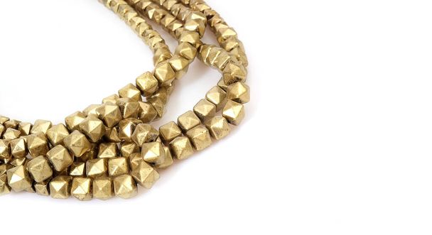 goldene Halskette isoliert auf weißem Hintergrund - Foto, Bild