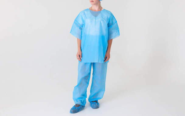 Disposable medical uniform protects against viruses and bacteria - Fotoğraf, Görsel