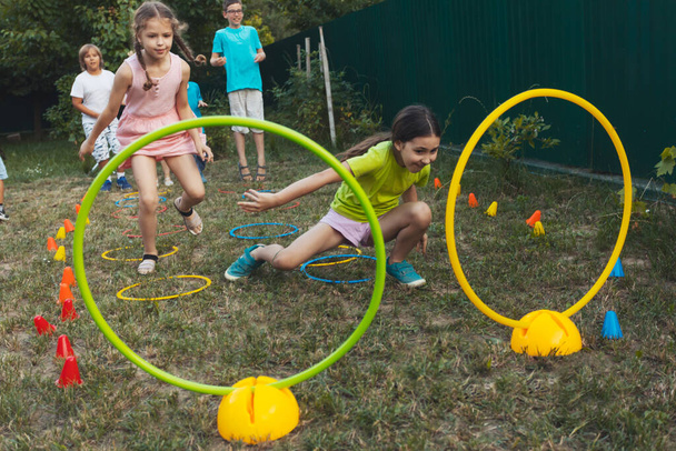 Two girls are competing in a sports game in the backyard - Foto, afbeelding