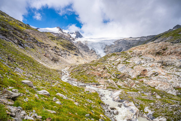 Mountain Glacier in alpine valley - Valokuva, kuva