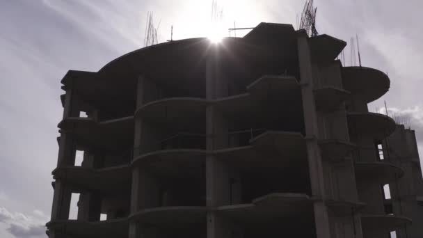 canteiro de obras abandonado com estrutura enferrujada. arranha-céu inacabado - Filmagem, Vídeo
