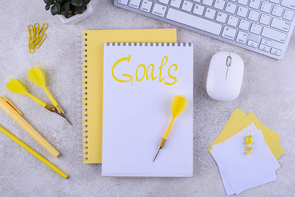 Target and goal concept with arrows and notebook - 写真・画像