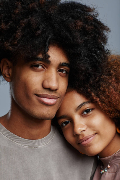 Joven pareja afroamericana de cerca - Foto, Imagen