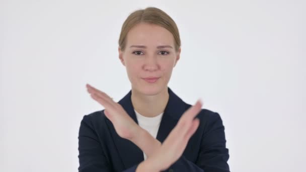 Νεαρή Επιχειρηματίας Δεν Εμφανίζεται Κανένα Σημείο Από Χειρονομία Βραχίονα Σε Λευκό Φόντο  - Πλάνα, βίντεο