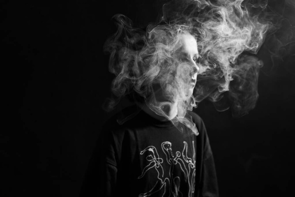 woman smokes, black and white photography - Foto, imagen