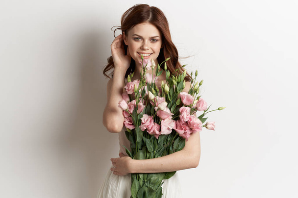 cheerful woman with a bouquet of flowers lifestyle glamor - Foto, Imagen