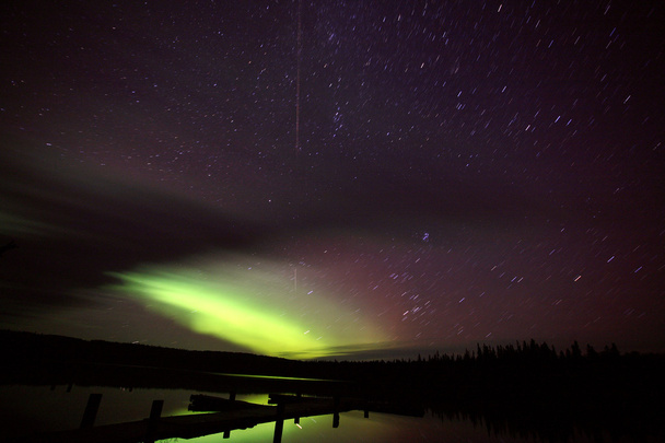 Northern lights at the Narrows of Waskesiu Lake - Fotografie, Obrázek