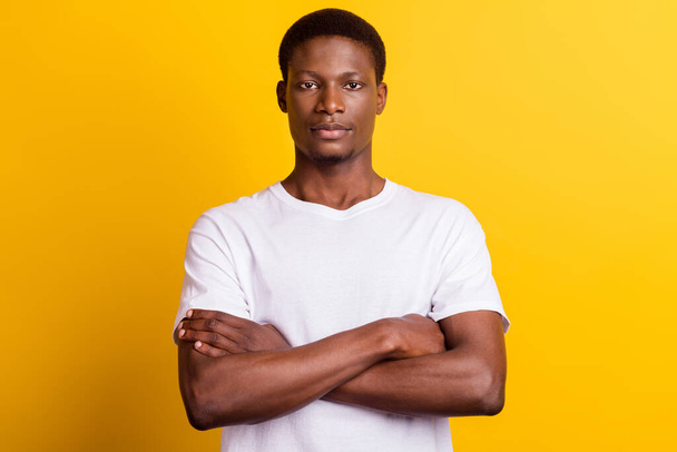 Photo of young serious dark skin confident man hold hands crossed casual outfit isolated on yellow color background - Valokuva, kuva