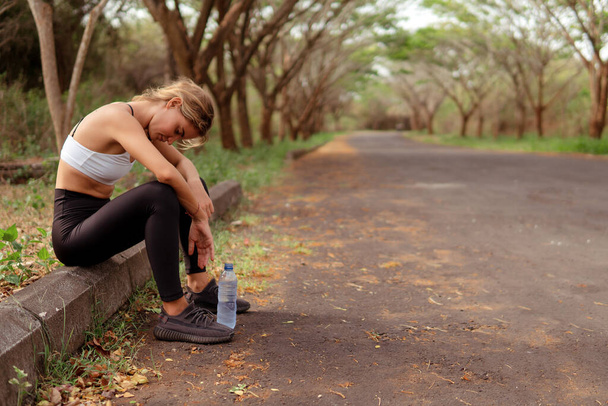 Woman tired after running in the forest - Foto, Bild