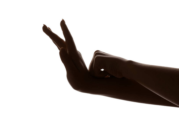 Frau macht Schattenschnecke mit ihren Händen auf weißem Hintergrund - Foto, Bild