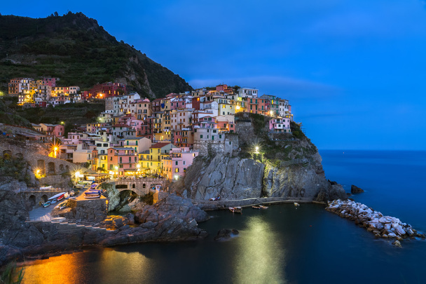 Village de Manarola la nuit, Cinque Terre, Italie
 - Photo, image