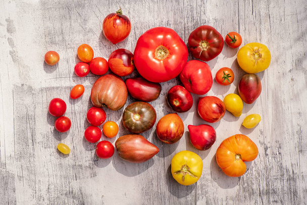 fresh tomatoes on the wooden background - Фото, зображення