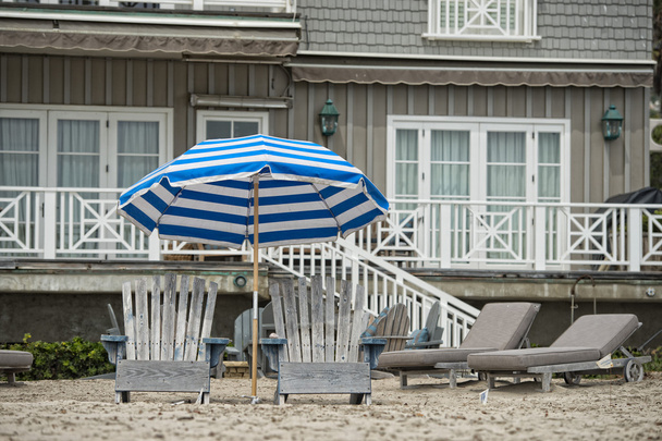 sillas de estar en la playa
 - Foto, Imagen