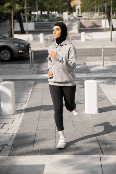 Muslim woman running on morning outdoor workout - Foto, Imagem