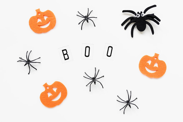 Pumpkins and spiders on a white background. - Foto, Imagem