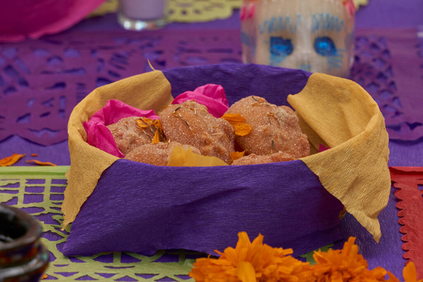 алтарь дня мертвых, традиционное мексиканское празднование - Фото, изображение