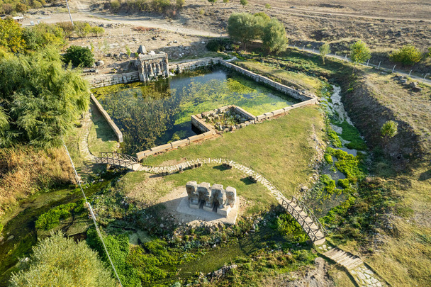 The Hittite spring sanctuary of Eflatun Pinar lies about 100 kilometres west of Konya close to the lake of Beysehir in a hilly, quite arid landscape. - Foto, Bild