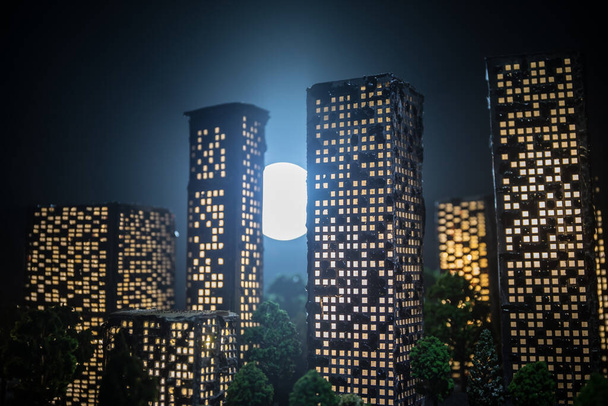 Edifici della città in stile cartone animato. Miniature realistiche della costruzione della città con le luci. sfondo. Città decorativa. Focus selettivo - Foto, immagini