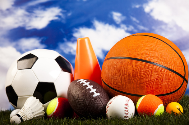 Спортивные мячи с оборудованием
 - Фото, изображение